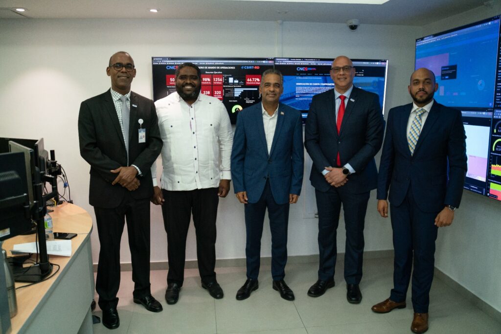 Omar de los Santos, José David Montilla, Joel Santos Echavarría, Juan Gabriel Gautreaux y Carlos Leonardo, en el CNCS.