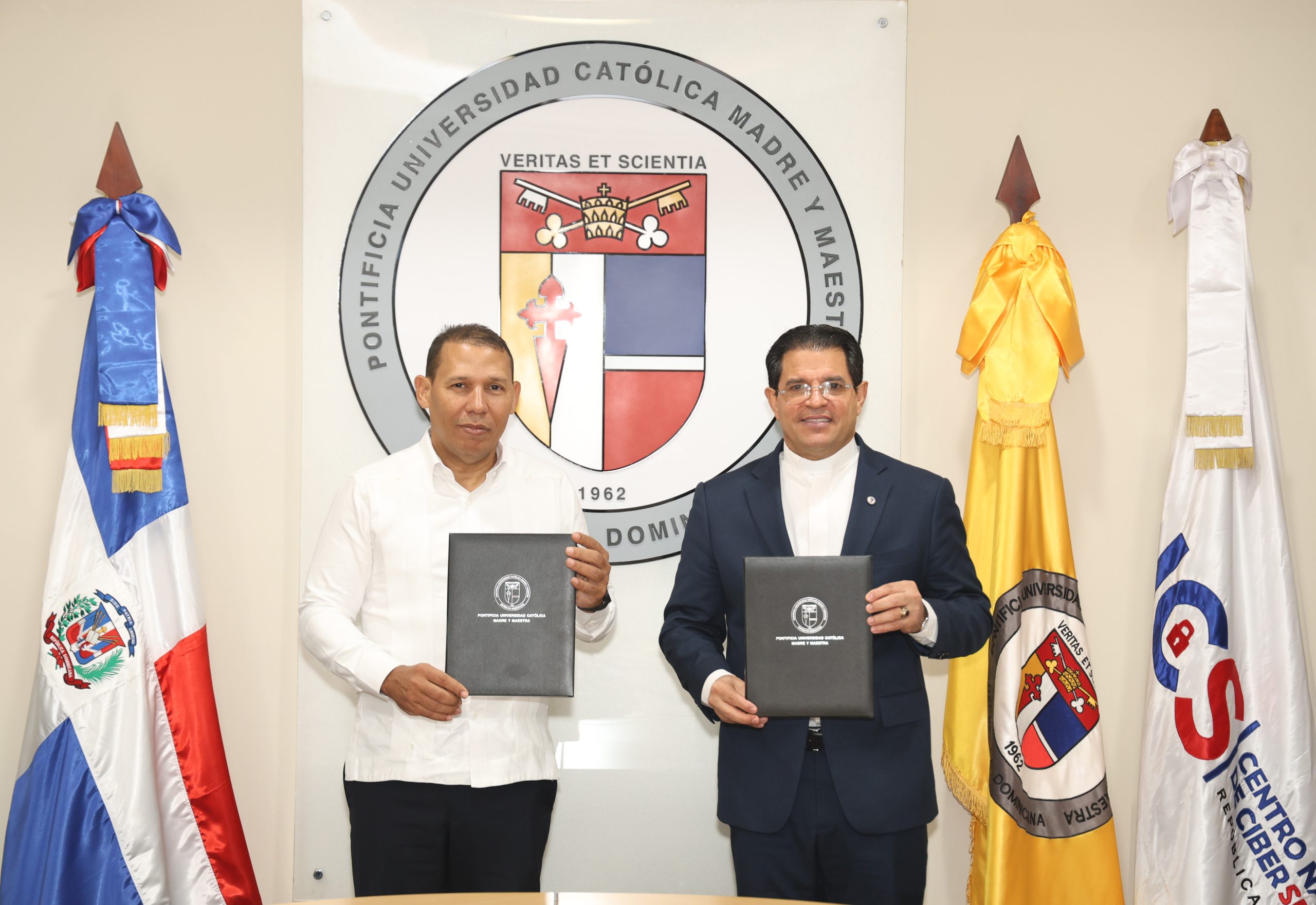 PUCMM y el Centro Nacional de Ciberseguridad firman acuerdo para fortalecer la cultura de ciberseguridad en el país